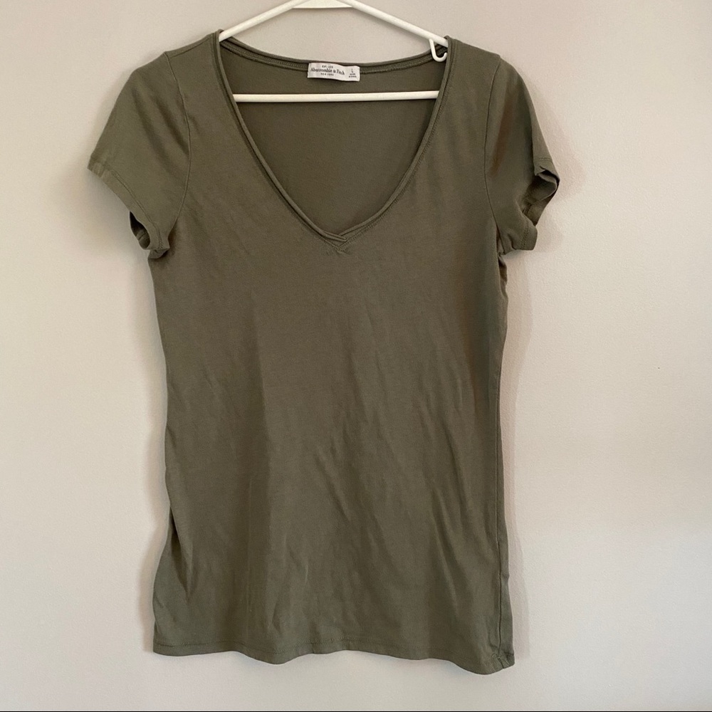A&F ✌︎ V-Neck Tee